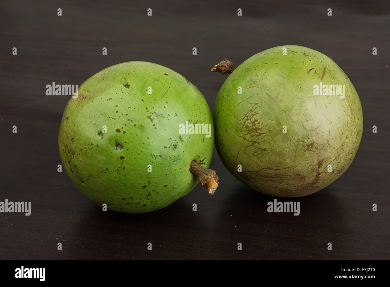 Fruits asiatique sur fond bois Sapote - Banque D'Images