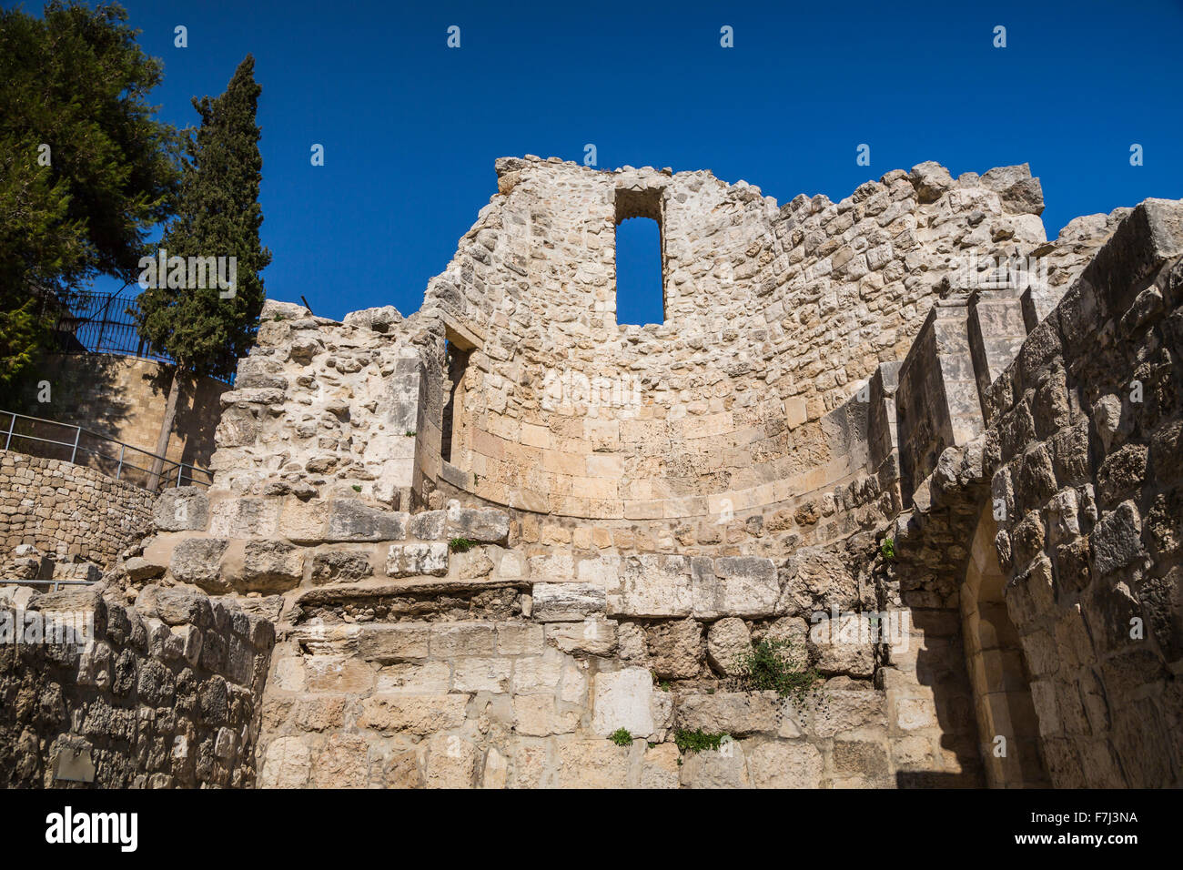 L'église de Sainte Anne et les ruines de la piscine de Bethesda à Jérusalem, Israël, Moyen Orient. Banque D'Images