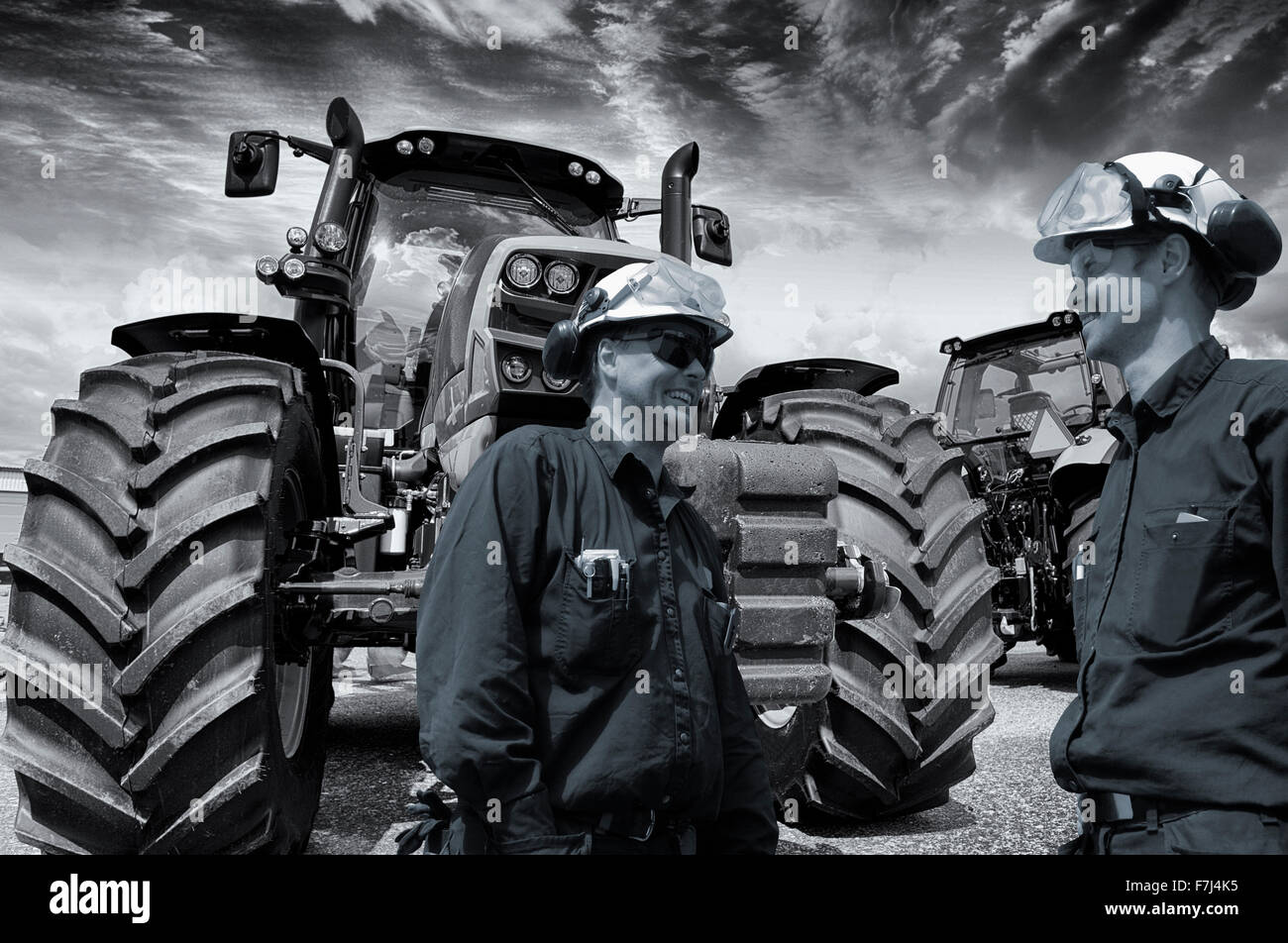 Les tracteurs agricoles et les agriculteurs modernes Banque D'Images