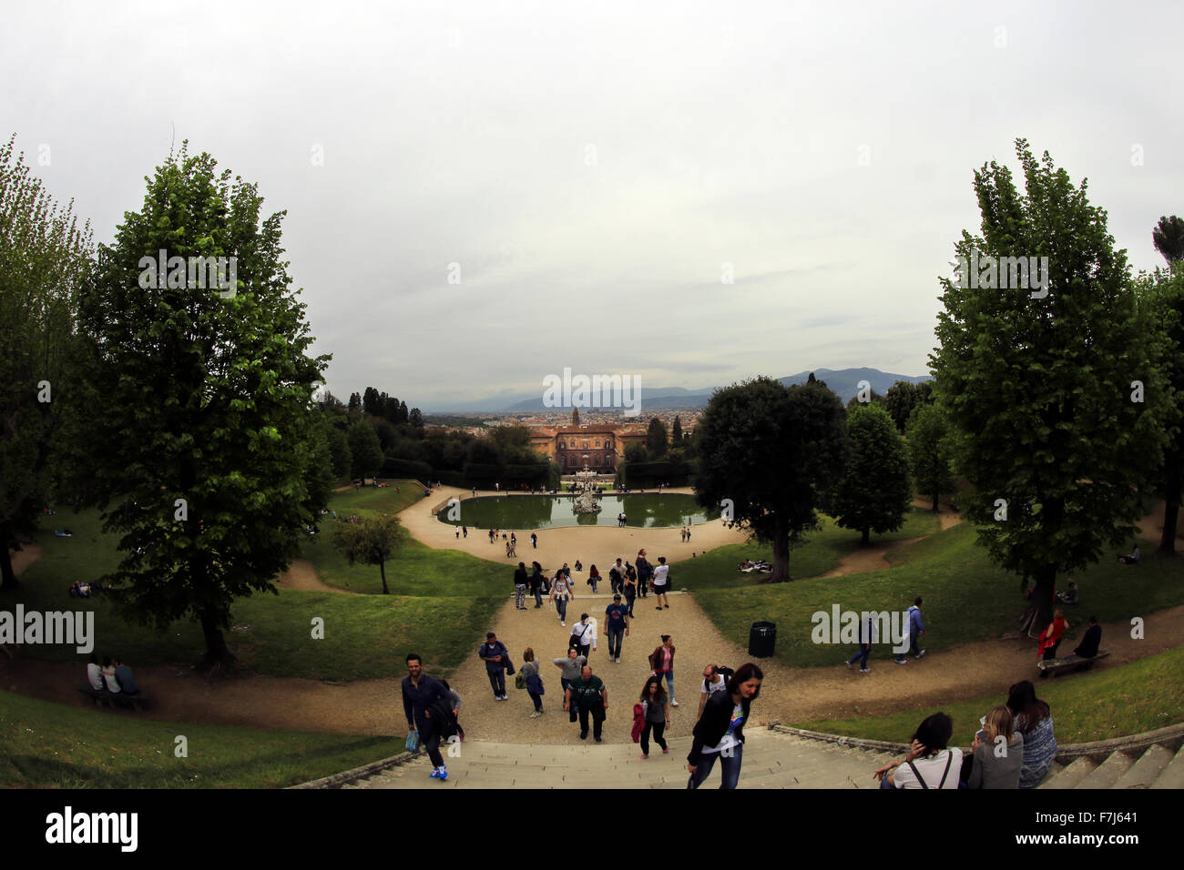 Large vue sur le jardin de Boboli et le centre de Florence dans l'arrière-plan, de l'Italie. Banque D'Images