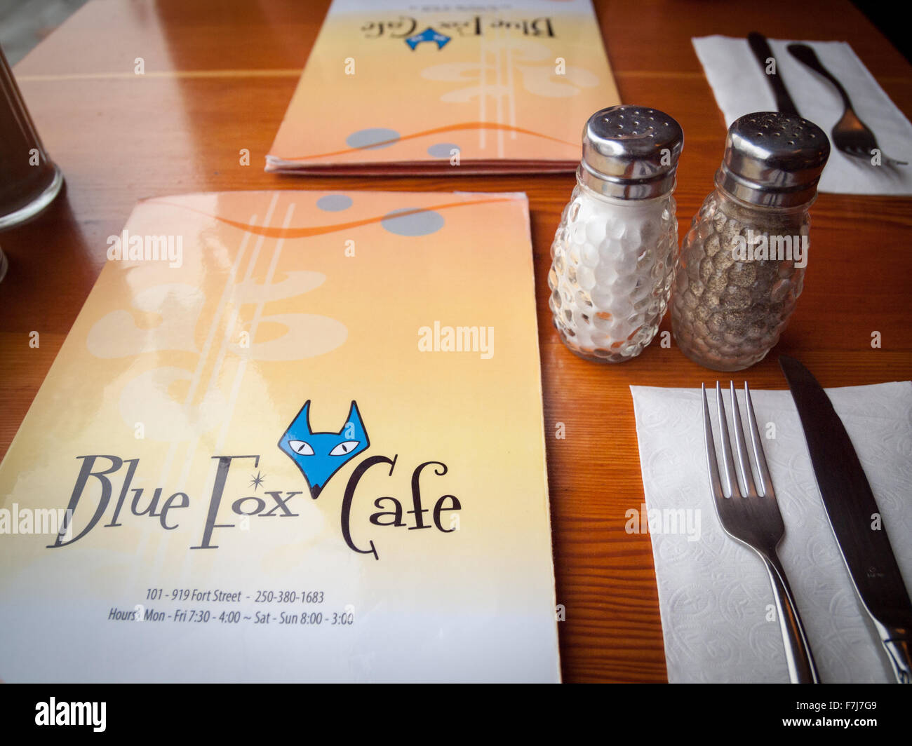 Un menu et l'endroit où est situé la Blue Fox Cafe à Victoria, Colombie-Britannique, Canada. Banque D'Images