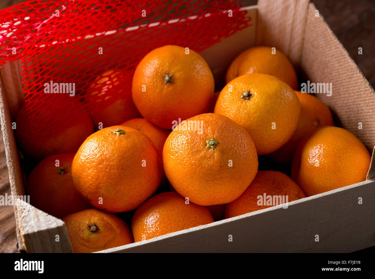 Oranges clémentines en caisse d'emballage. Banque D'Images