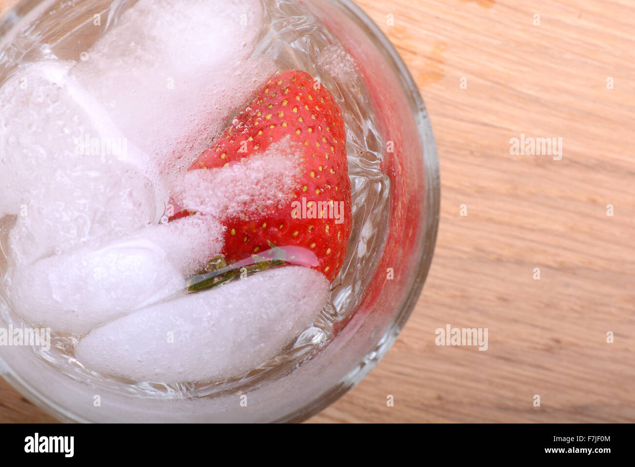Cocktail fraise glace en verre Banque D'Images