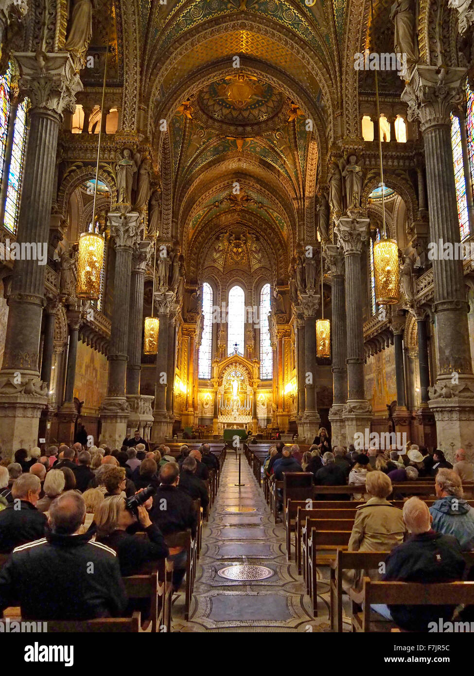 Intérieur de la cathédrale de Fourvière à Lyon le sud de la France la plus belle architecture détail vu par ce photographe Banque D'Images