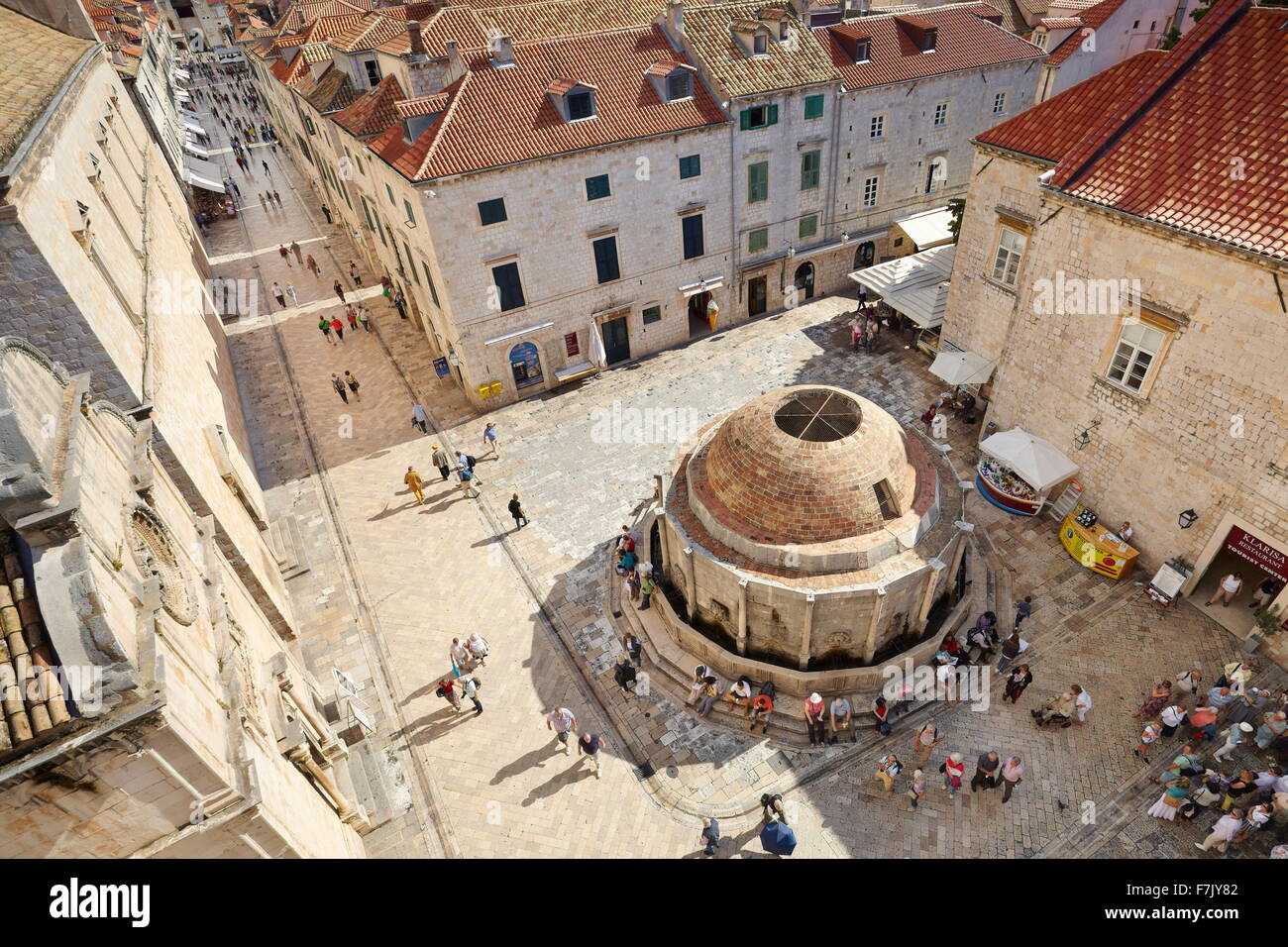Fontaine Onofrio Dubrovnik, vue de la vieille ville de remparts, Dalmatie, Croatie Banque D'Images