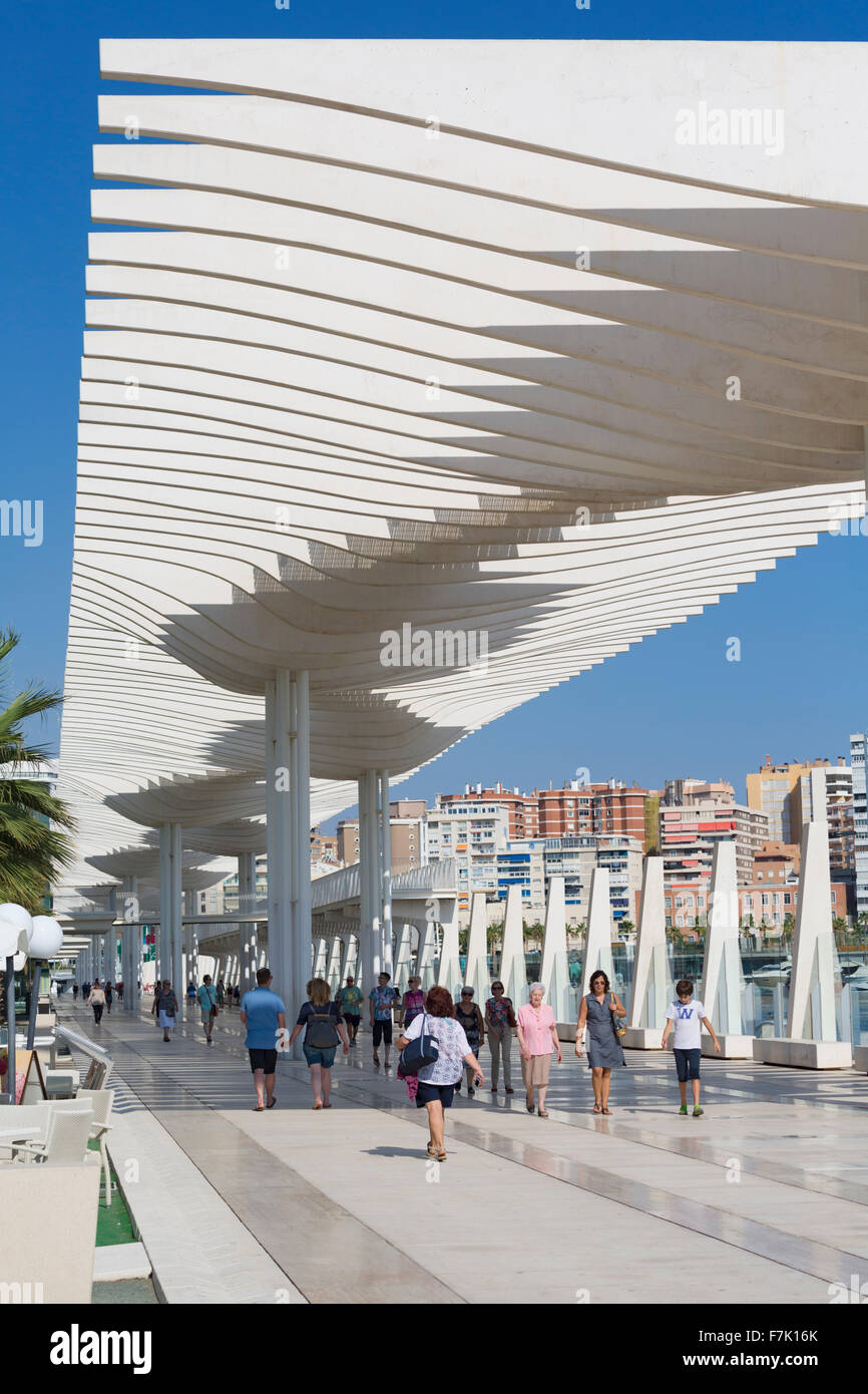 Malaga, Costa del Sol, la province de Malaga, Andalousie, Espagne du sud. Muelle Uno (Dock). Promenade en bord de mer au port de Malaga. Banque D'Images