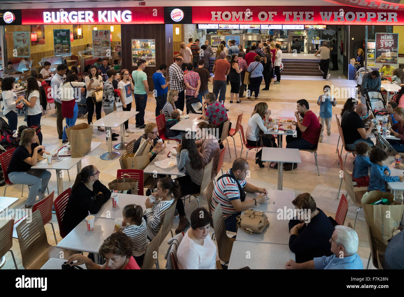 Fuengirola, Costa del Sol, la province de Malaga, Andalousie, Espagne du sud. Parque Miramar shopping centre. Fast food Burger King. Banque D'Images