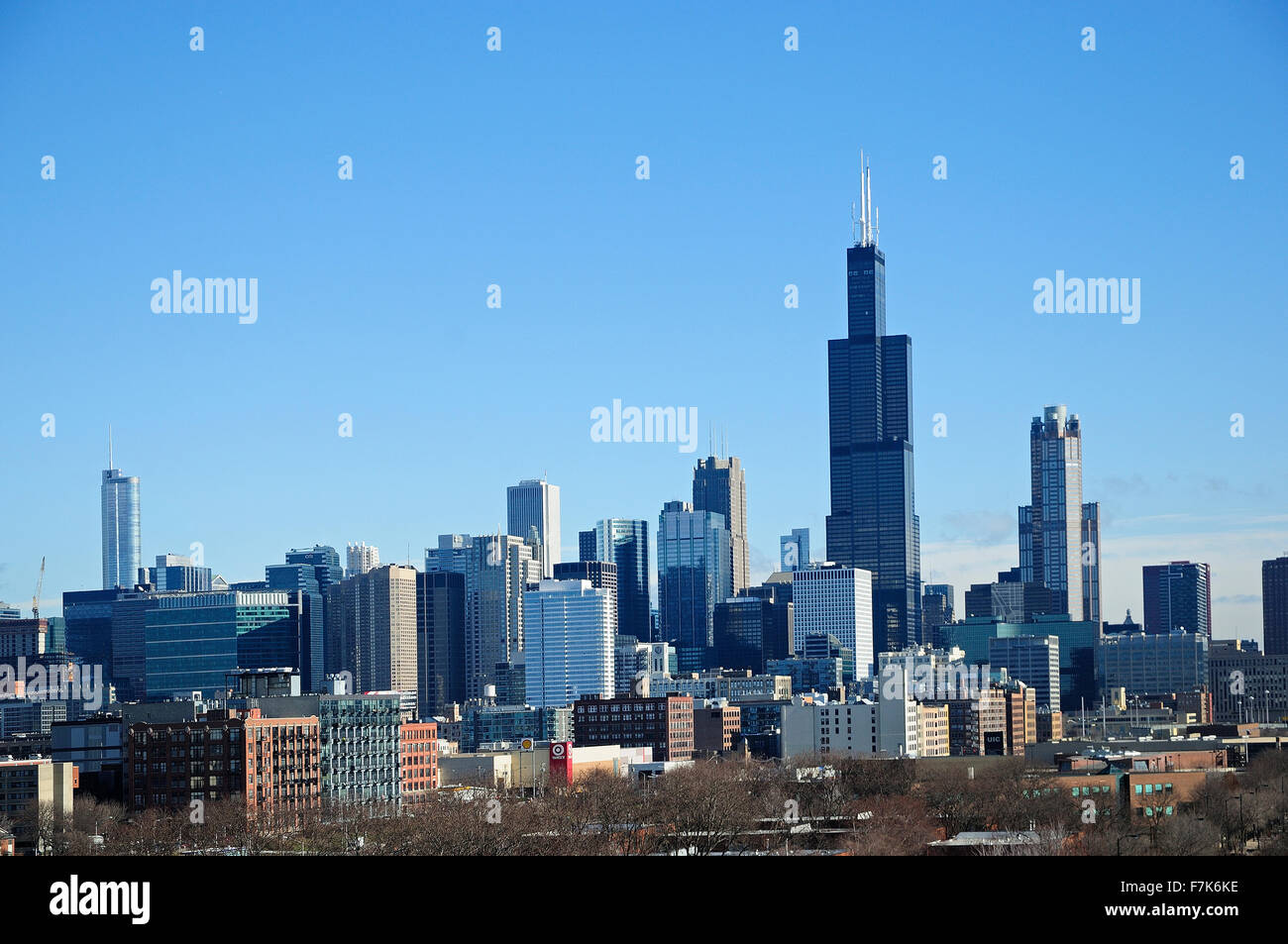 Le centre-ville de Chicago skyline comme vu de l'ouest à l'Est. Banque D'Images
