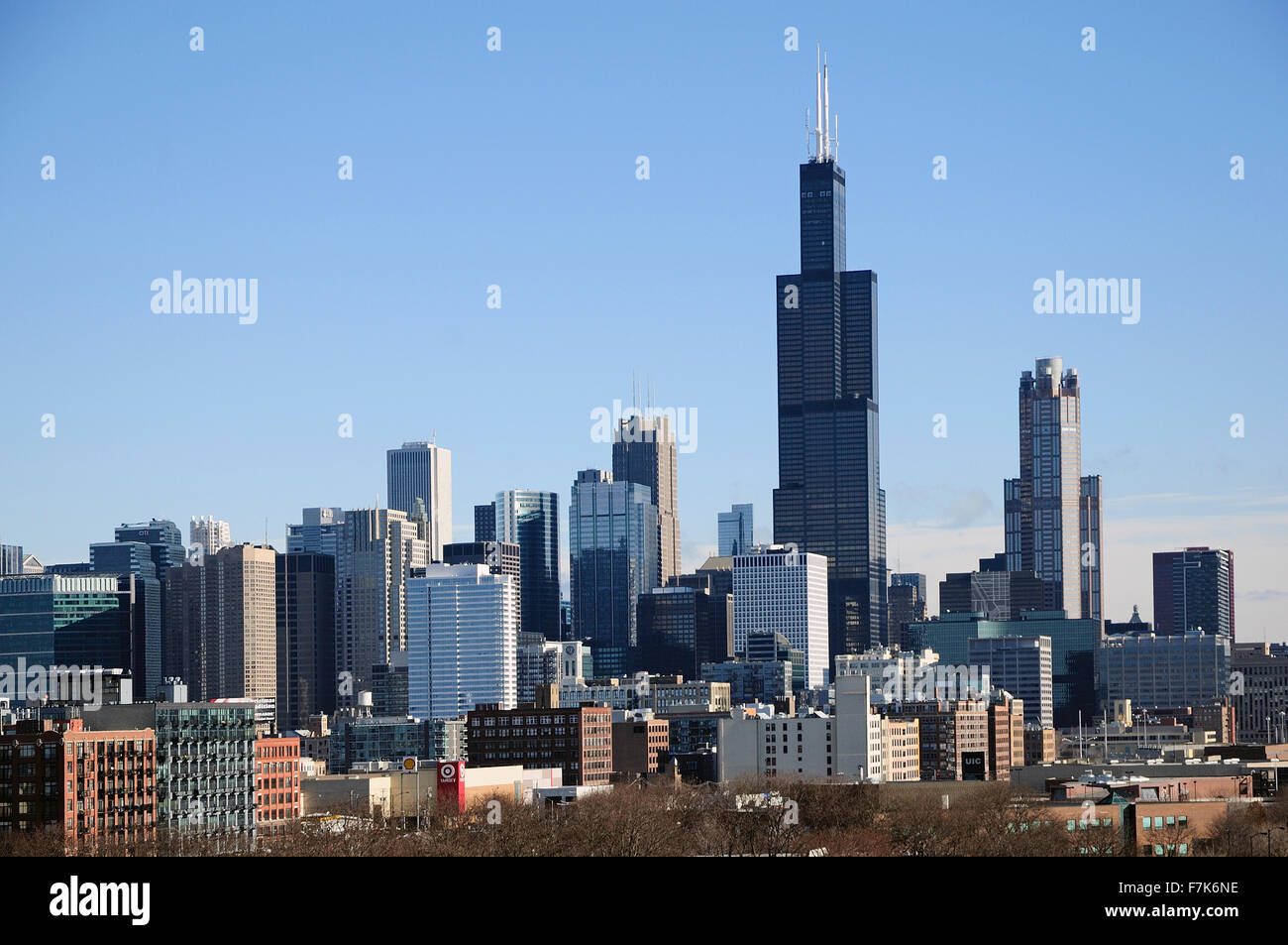 Le centre-ville de Chicago skyline comme vu de l'ouest à l'Est. Banque D'Images
