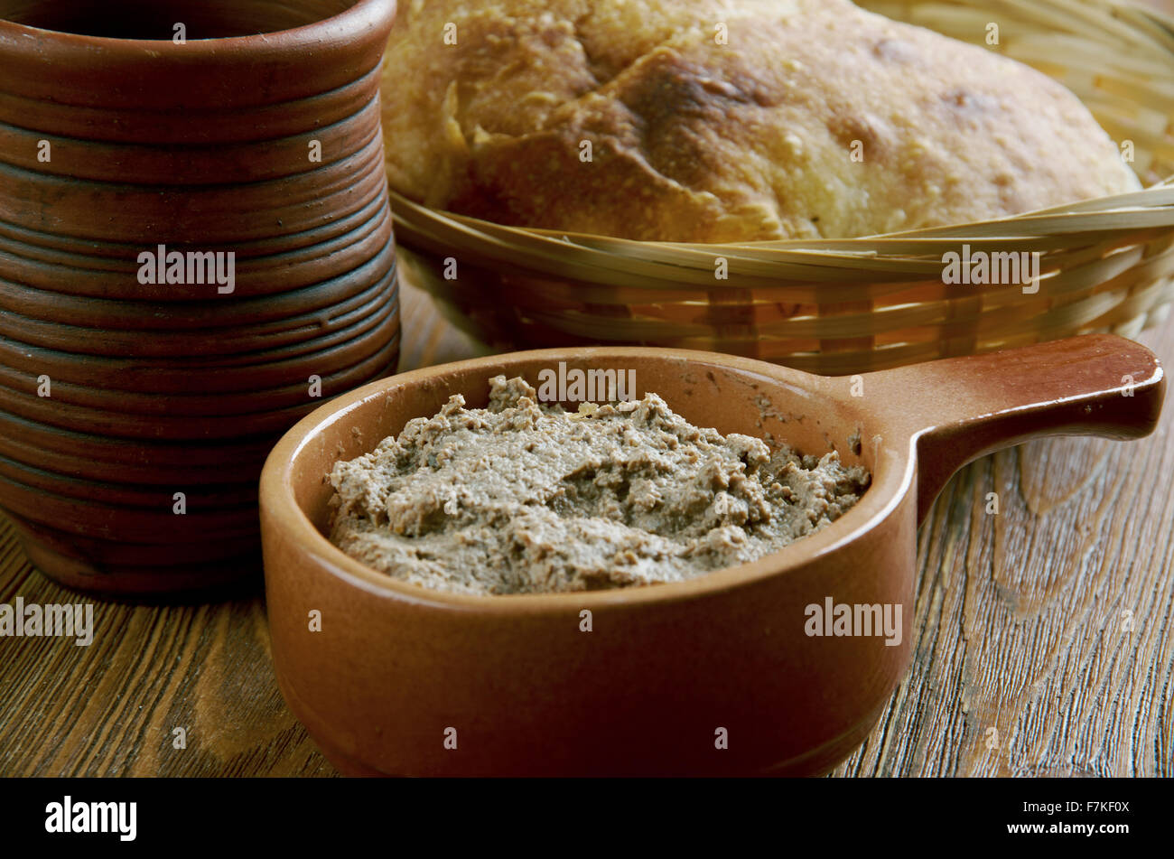 Propagation de porc cretons - contenant les oignons et les épices.Dans la cuisine du Québec Banque D'Images
