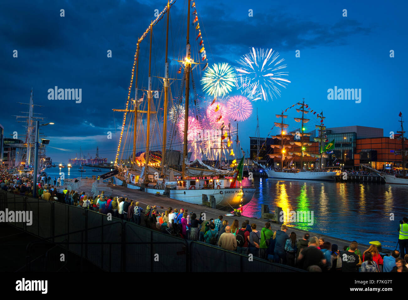 D'artifice à Belfast 2015 Grands Voiliers Banque D'Images