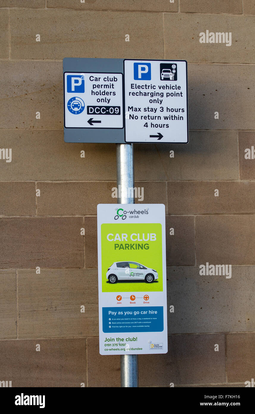 Point de recharge de véhicules électriques pour les détenteurs de permis de club de voiture le long de la rue Dock à Dundee, Royaume-Uni Banque D'Images