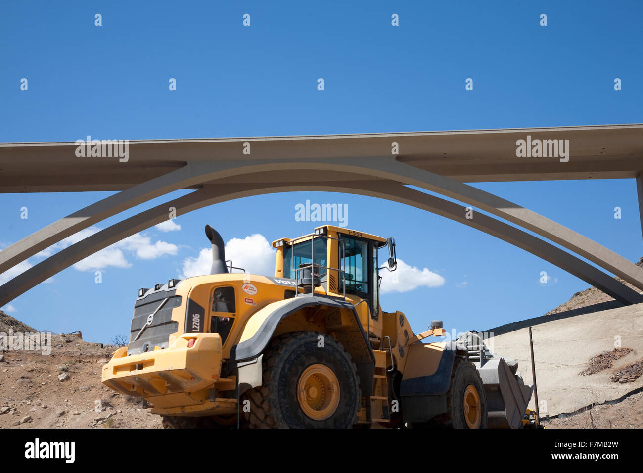 Credo de galène de construction en béton double arch bridge le long de la route 395 et l'Interstate 580 dans Washoe Comté (Nevada). Banque D'Images