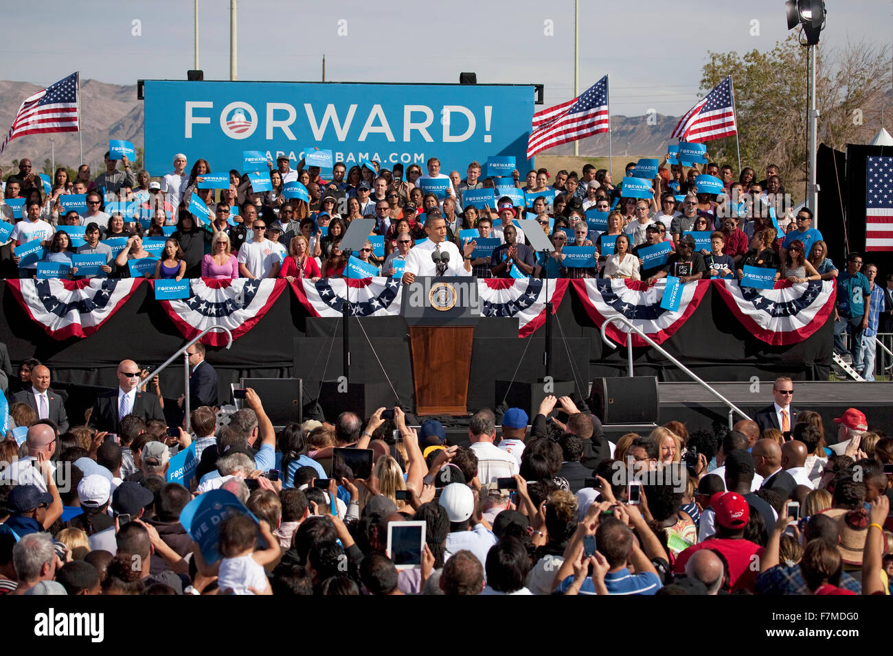 Le président Barack Obama s'affiche en campagne présidentielle Rally, 1er novembre 2012, à Cheyenne Complexe sportif, North Las Vegas, Nevada Banque D'Images