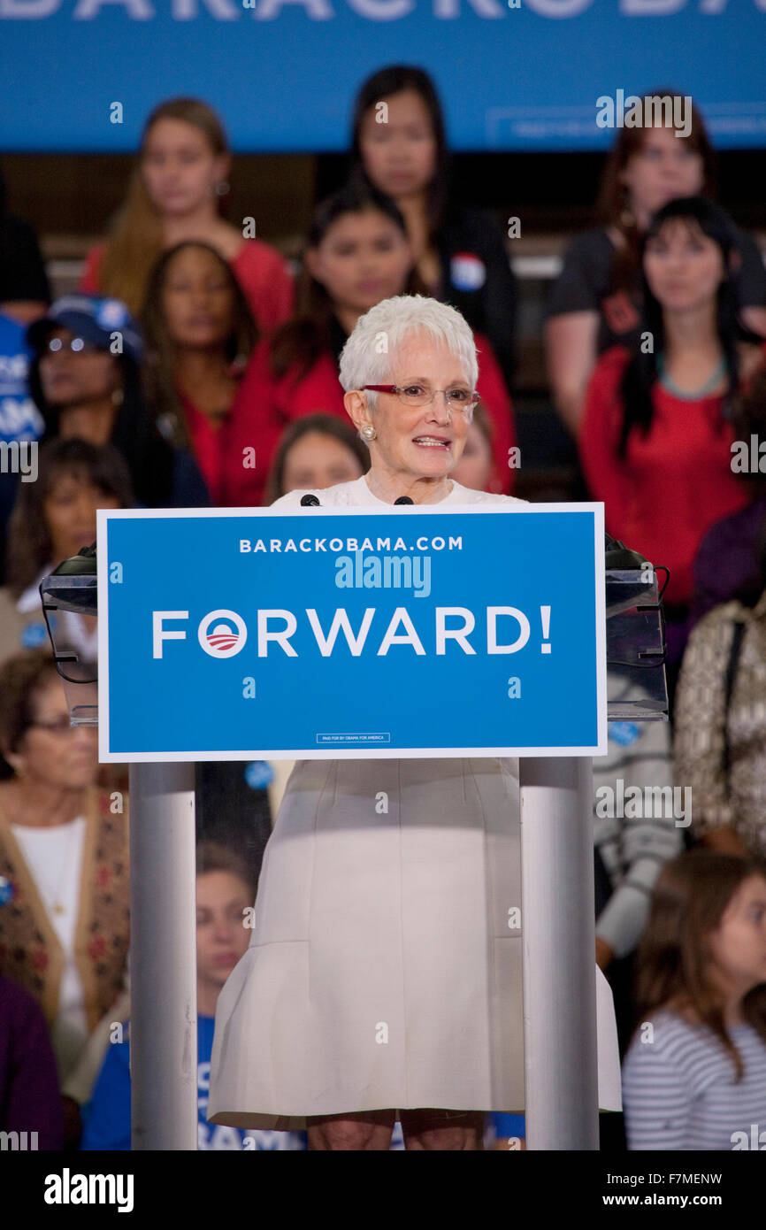 Landra Reid, épouse d'entre nous, le sénateur du Nevada Harry Reid et chef  de la majorité, prend la parole au rassemblement pour la campagne  présidentielle le président Barack Obama, Doolittle Park, Las