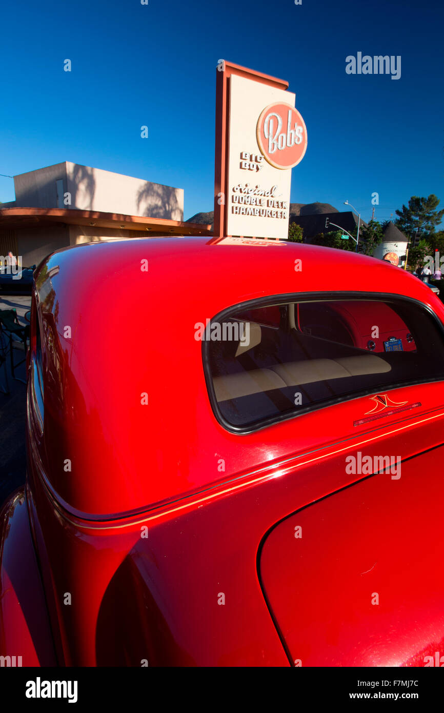 Voitures classiques et hot rods au diner des années 50, Bob's Big Boy, Riverside, Burbank, Californie Banque D'Images