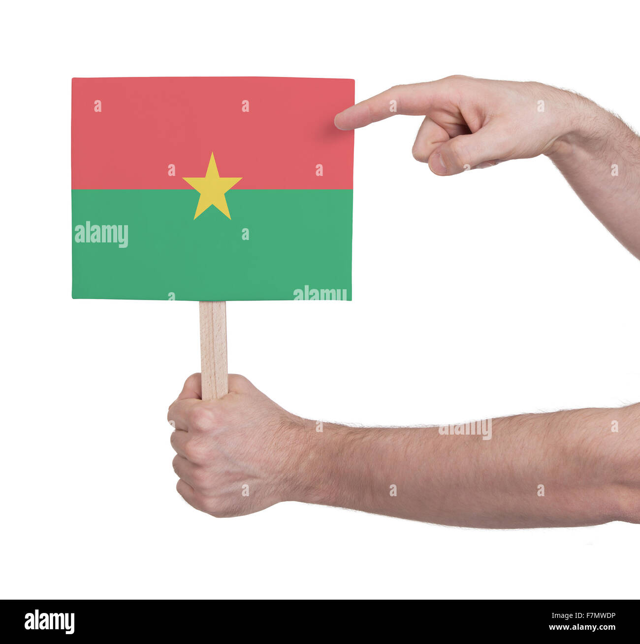 Main tenant petite carte, isolé sur blanc - Drapeau du Burkina Faso Banque D'Images