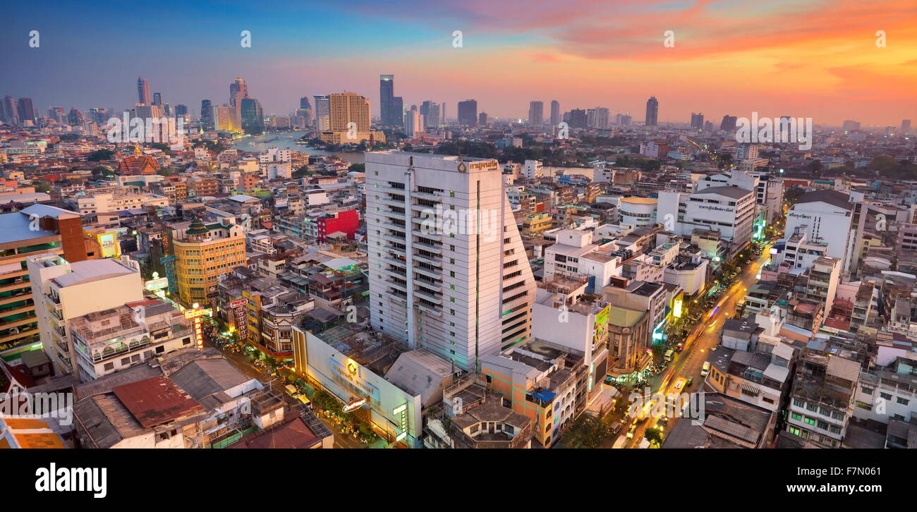 Bangkok, paysage urbain vue depuis le Grand China Princess Hotel au coucher du soleil, Bangkok, Thaïlande Banque D'Images