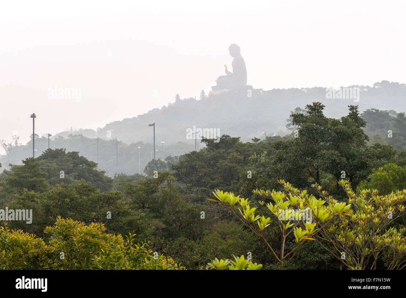 Distance à Big Buddha sur l'île de Lantau en Chine Banque D'Images