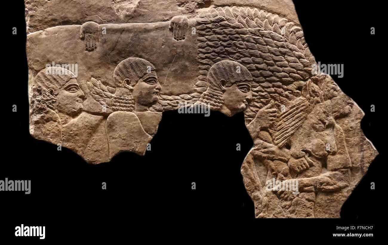 Fonctionnaires exerçant son lion mort. Frise murale, assyrienne, environ 645-635 BC de Ninive, de l'Iraq. Palais du nord Banque D'Images