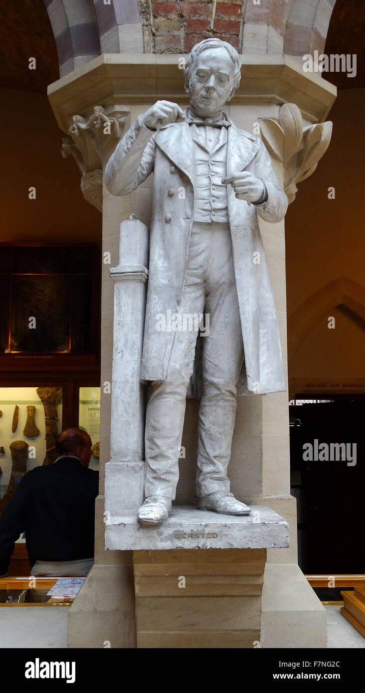 Statue de Hans Christian Ørsted (1777-1851), un physicien et chimiste danois qui a découvert que les courants électriques créer des champs magnétiques, un aspect important de l'électromagnétisme. Il est encore connu aujourd'hui pour la loi d'Oersted. Datée 2009 Banque D'Images