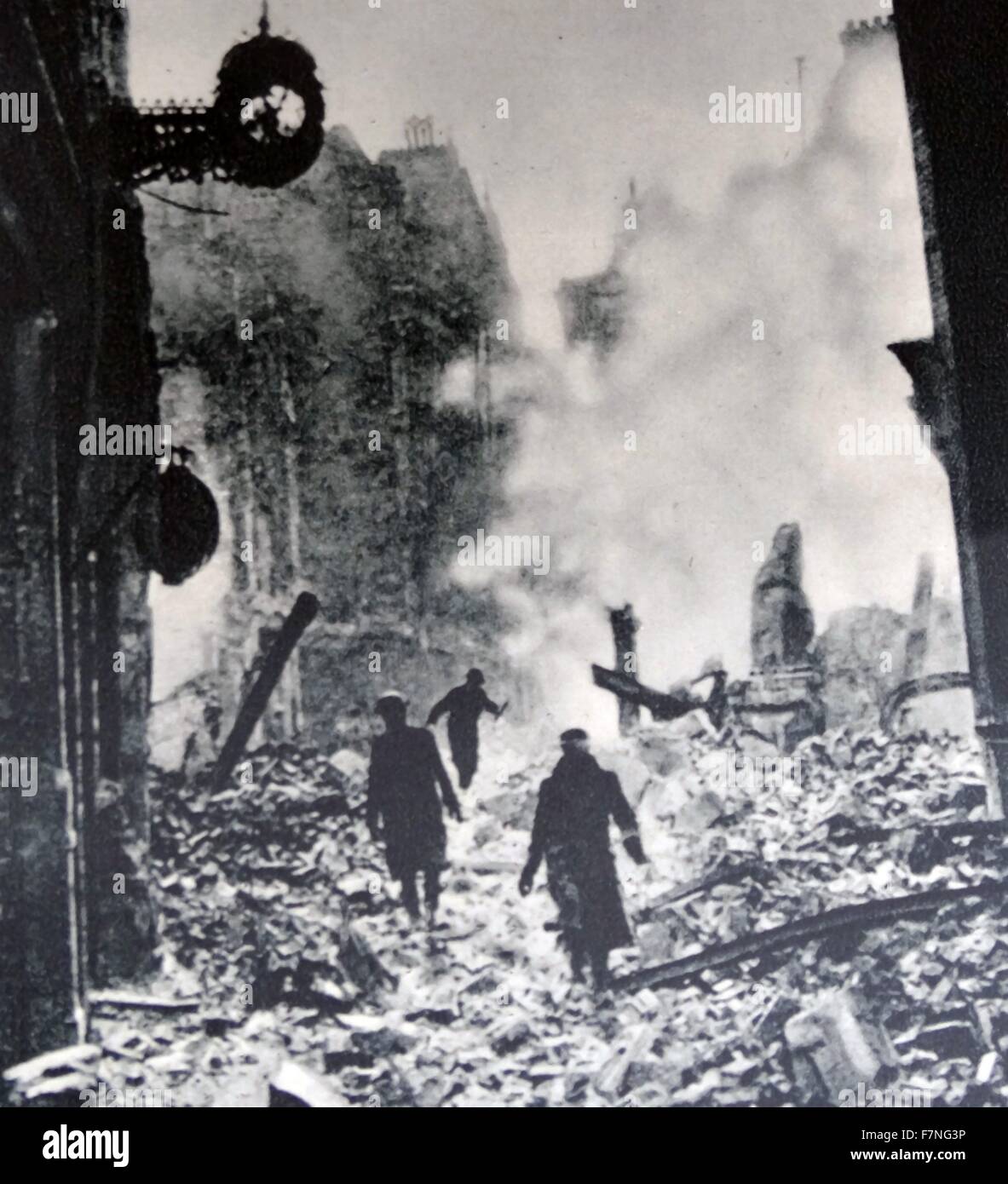 Londres est bombardée par l'aviation allemande pendant le Blitz : la Deuxième Guerre mondiale 1941 Banque D'Images