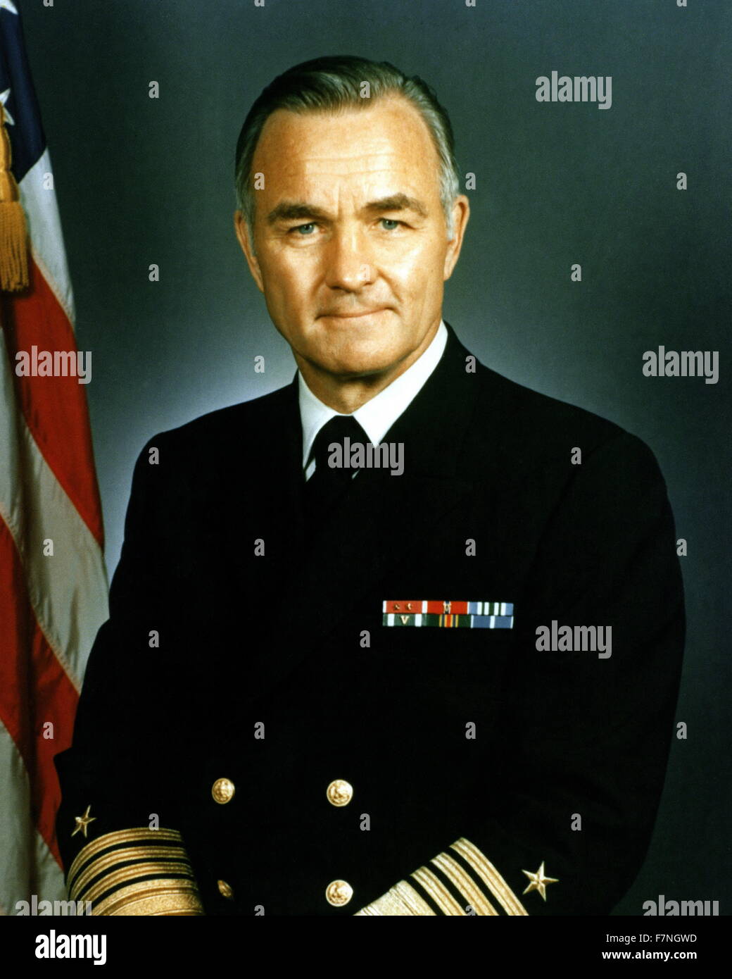 Photographie de Stansfield Turner (1923-) Directeur de l'Agence centrale du renseignement et président de la Naval War College. Datée 1983 Banque D'Images