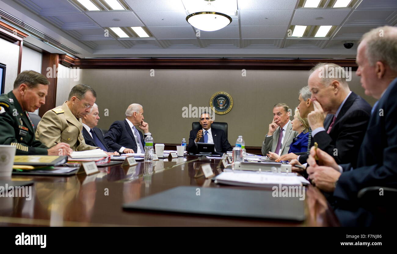 Le président Obama a une séance d'information avec des chefs militaires et politiques en 2014 dans la salle d'à la Maison Blanche Banque D'Images
