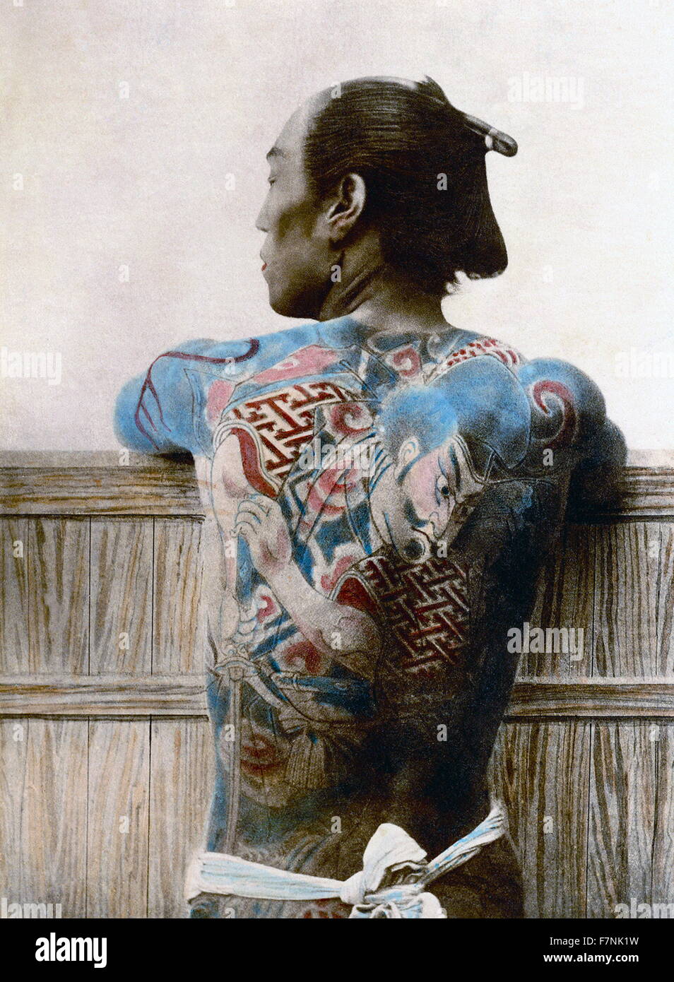 Guerrier Samouraï japonais avec des tatouages. Vintage photographie du Japon 1890 Banque D'Images