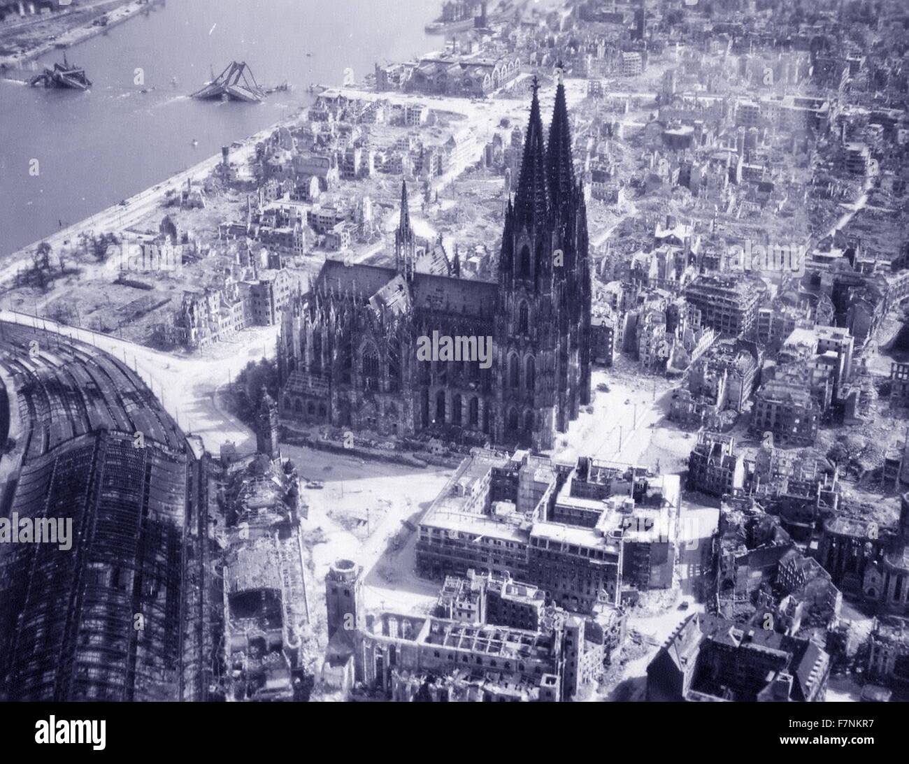 Les ruines de la ville allemande de Cologne après les raids aériens des alliés dans la seconde guerre mondiale 1944 Banque D'Images