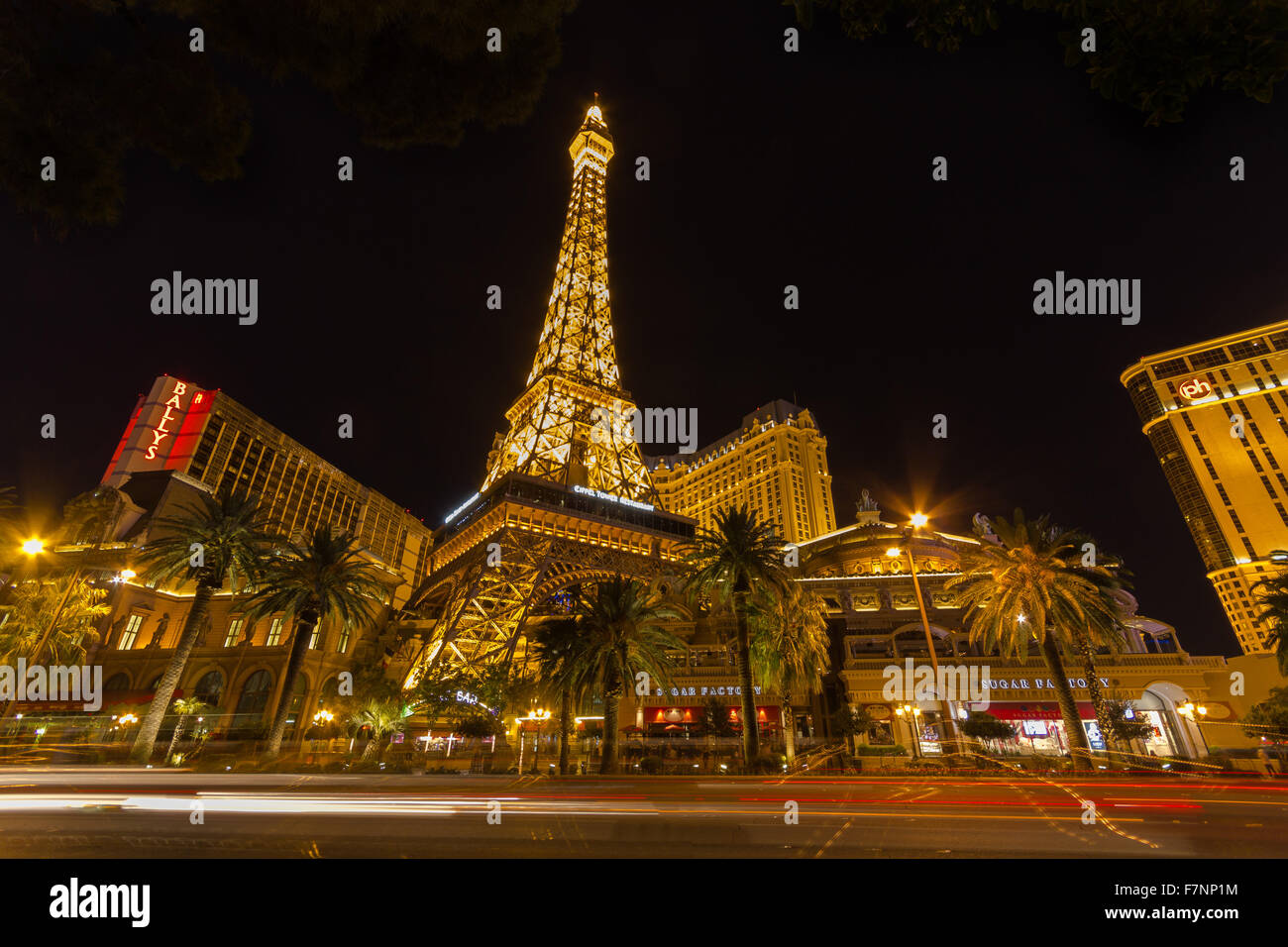 Le Paris Las Vegas Strip de nuit Banque D'Images