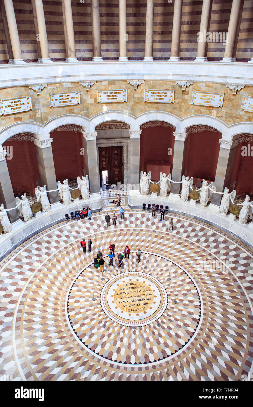 Allemagne, Kelheim, piscine vue sur Hall de la Libération Banque D'Images