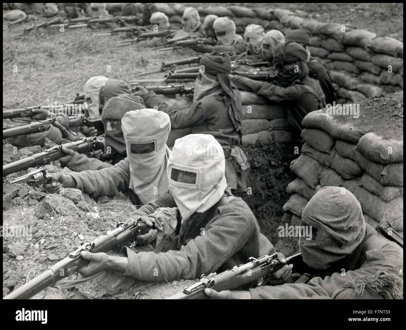 Photographie de fantassins indiens pour les attaques de gaz de formation. En date du 1915. Banque D'Images