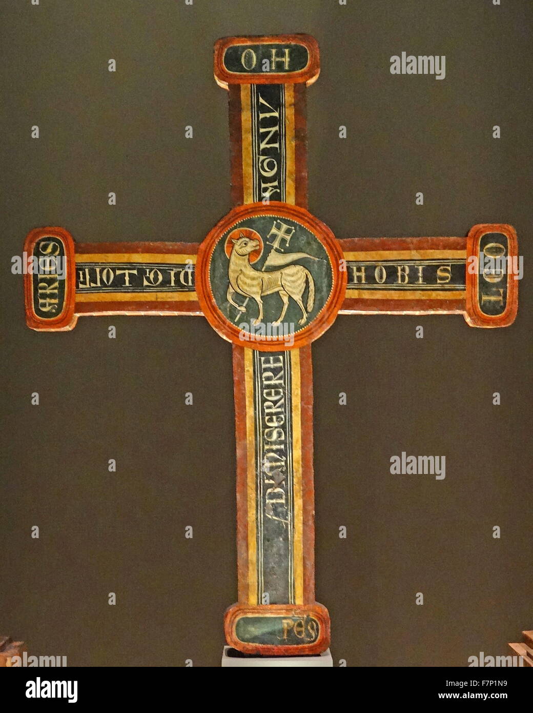 Retable représentant Saint Villa romaine, avec une croix de Bagergue. En date du 13e siècle Banque D'Images