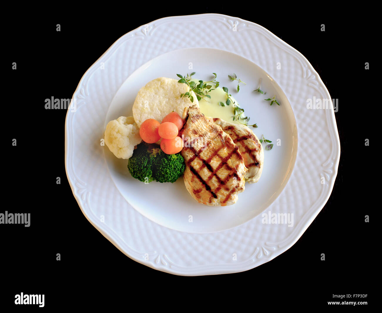 Filet de poulet grillé avec du riz et des légumes bouillis Banque D'Images