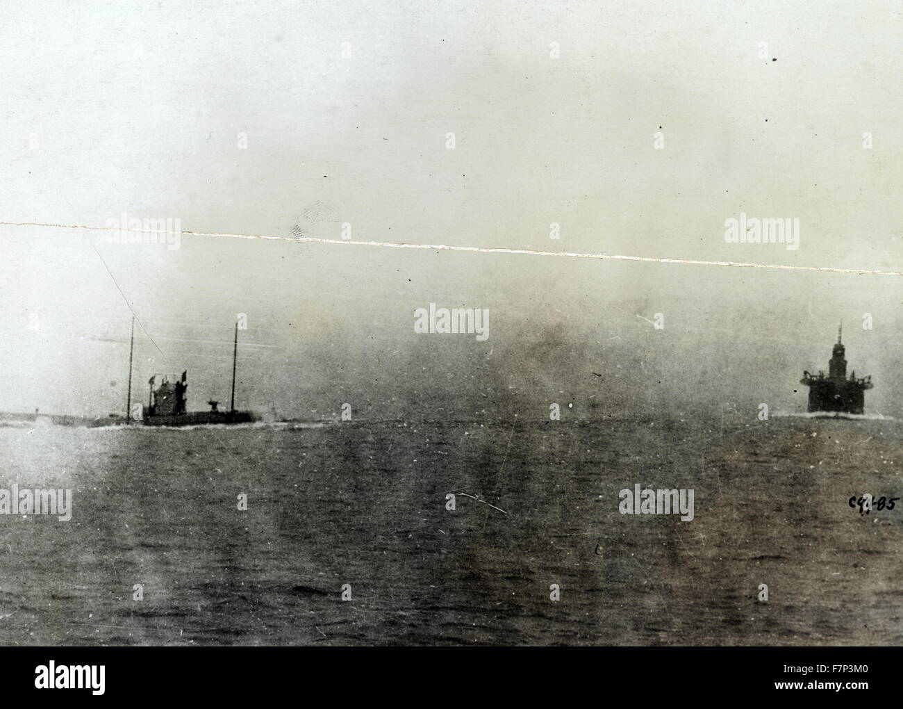 Photographie de sous-marin allemand, U-26, à la poursuite et de la mise en fonction de l'Zaanstroom. Datée 1915 Banque D'Images