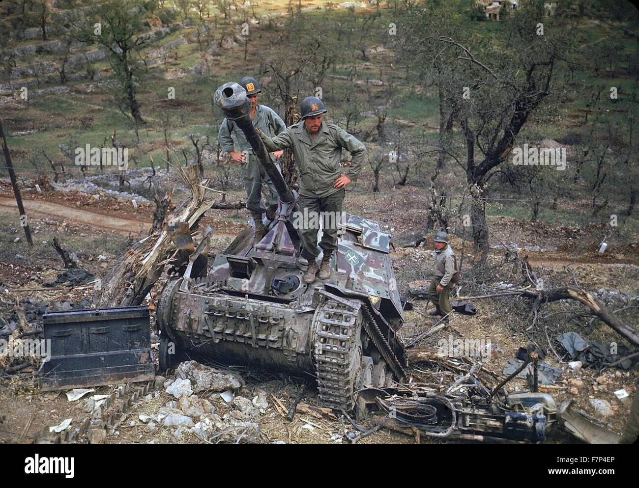 Photographie de blindés allemands abandonnés, en Italie. En date du 1944. Banque D'Images