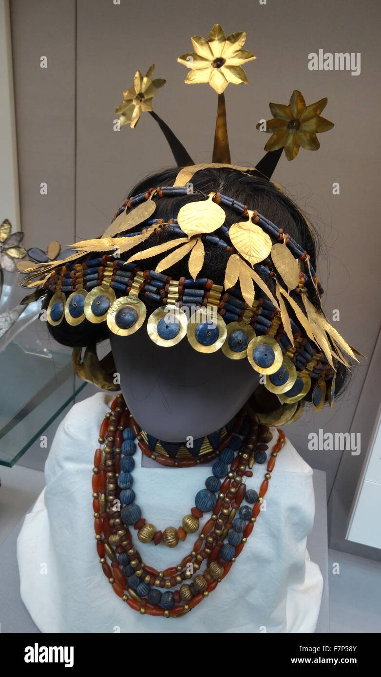 Colliers harnais sumérien reconstruit trouvés dans le tombeau de la Reine Puabi. Banque D'Images