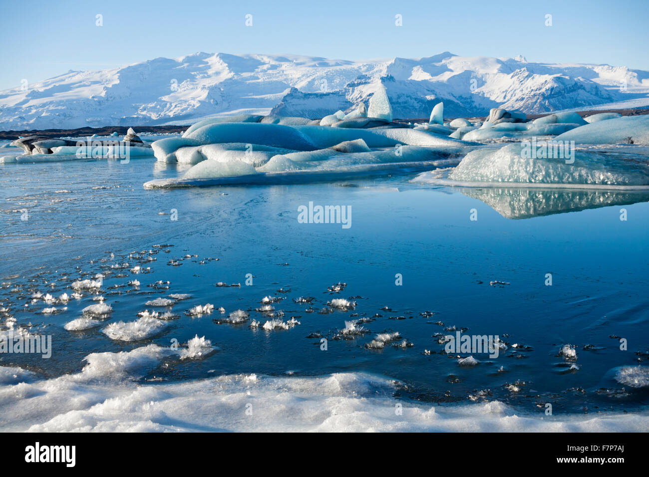 Magnifique paysage à Jokulsarlon Glacial Lagoon, sur le bord du Parc National du Vatnajokull Islande, en février Banque D'Images