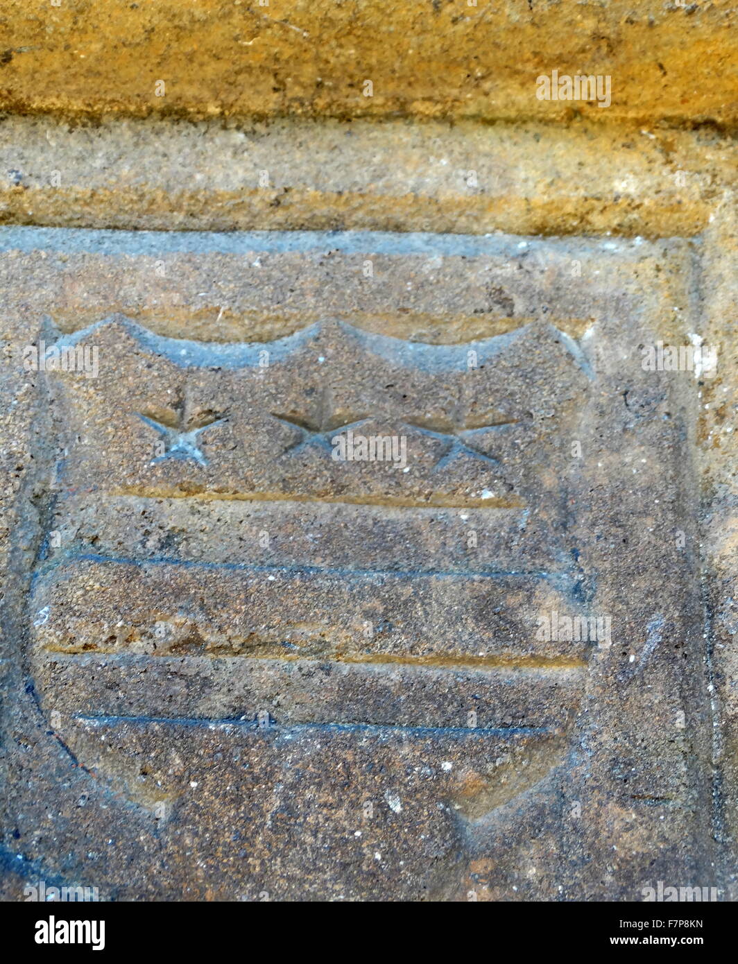 Période Tudor, armoiries en pierre, à Sulgrave Manor, Angleterre, maison ancestrale de George Washington. 2015 Banque D'Images