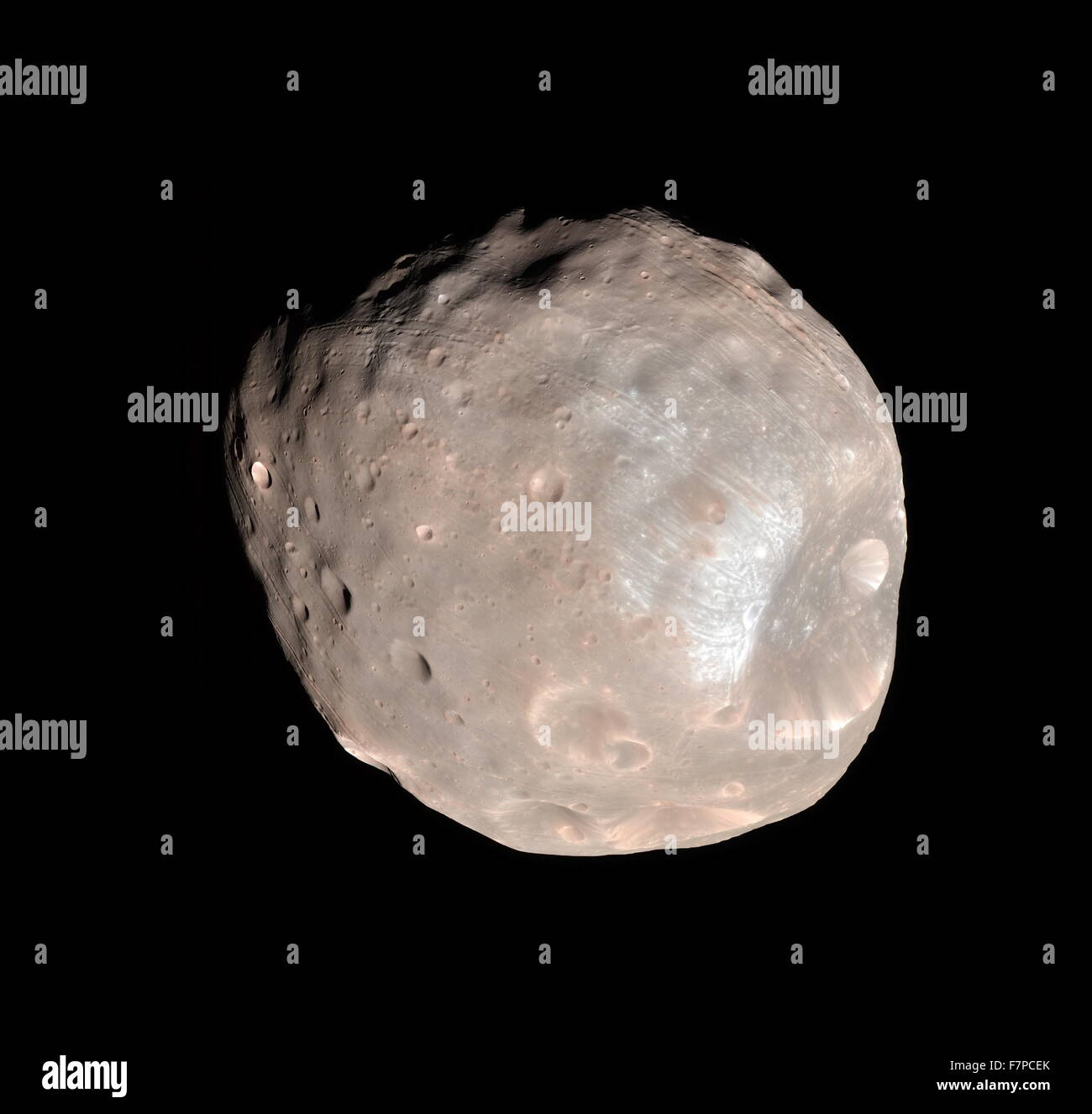 Une image en couleur de Phobos par Mars Reconnaissance Orbiter avec cratère Stickney sur la droite Banque D'Images