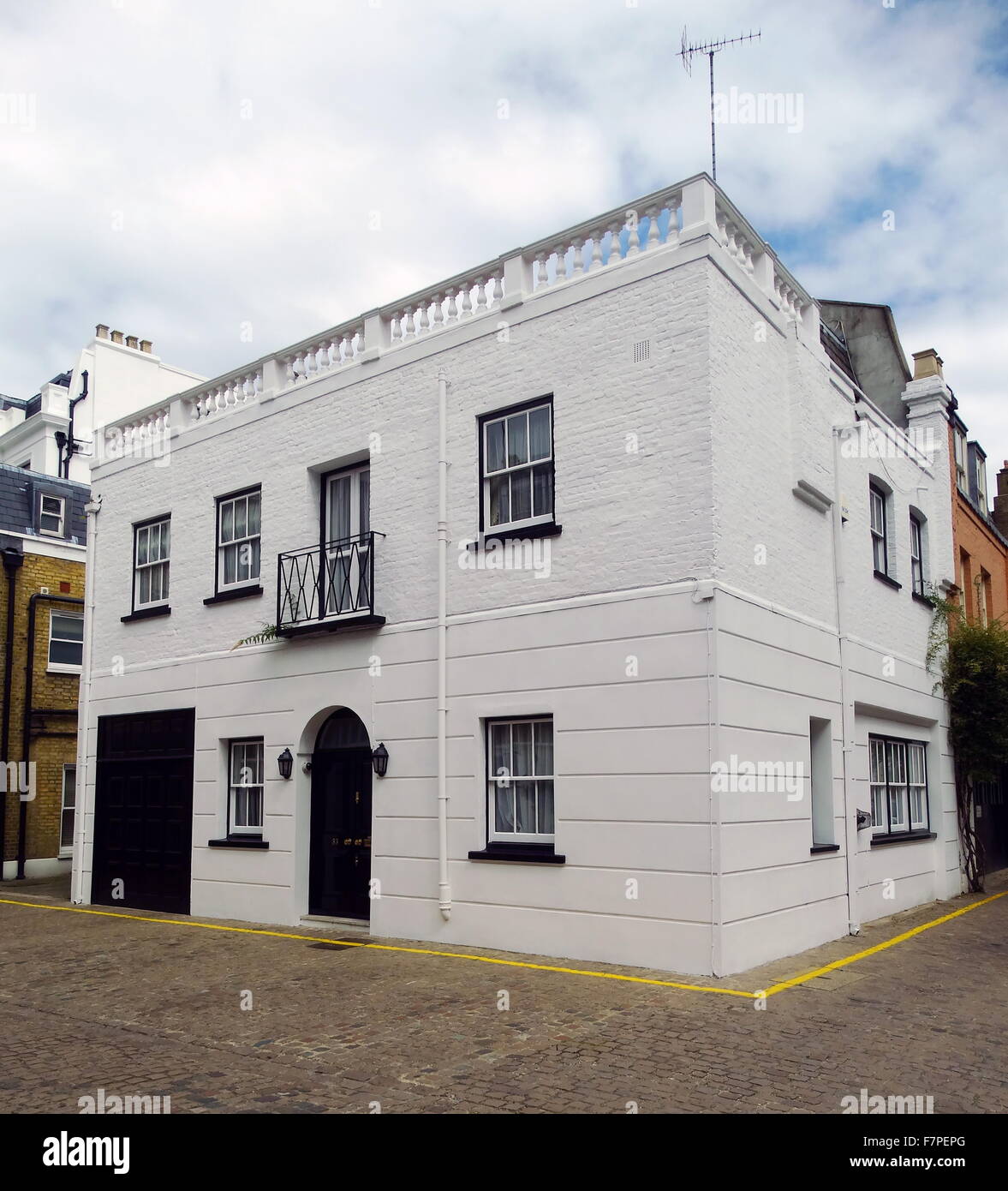 Mews logement à Knightsbridge, Londres, Angleterre. Datant de la fin du début de l'époque victorienne et géorgienne. Datée 1840 Banque D'Images