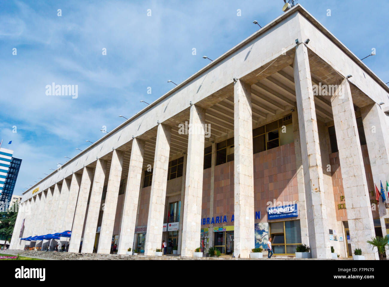 Pallati i Kultures, Palais de la Culture, Sheshi Skenderbej,la place Skanderbeg, place principale, Tirana, Albanie Banque D'Images