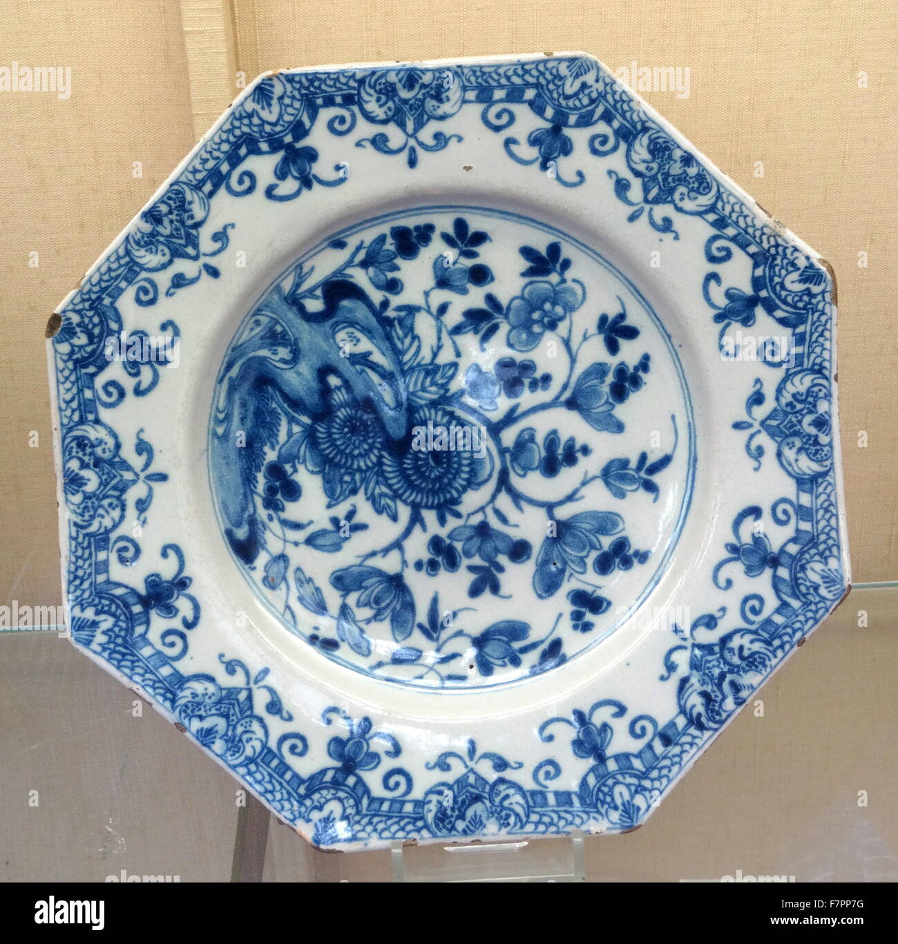 Bol en porcelaine, peinte en doré et émaux. En date du 18e siècle Banque D'Images