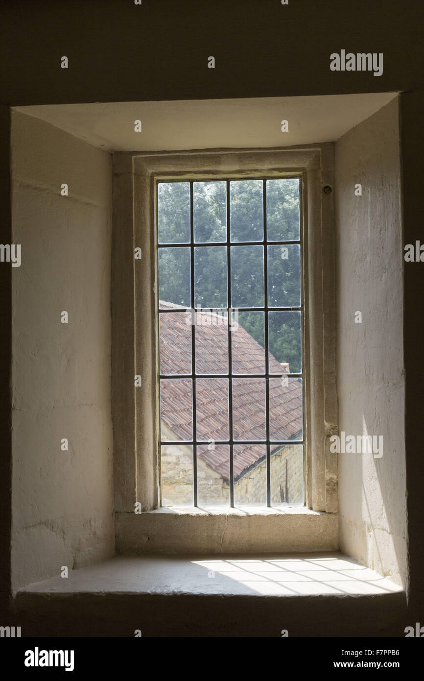 Une fenêtre à Woolsthorpe Manor, Lincolnshire. Woolsthorpe Manor était la maison du scientifique et mathématicien Sir Isaac Newton. Banque D'Images