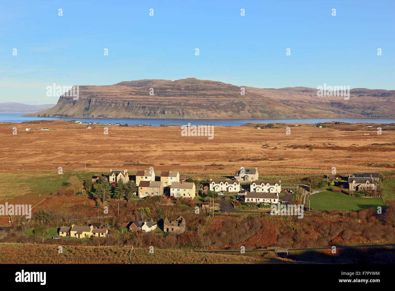 Isle of Mull - Le Burg, avec, en face, les maisons du village de Bunessan sur le Ross of Mull Banque D'Images