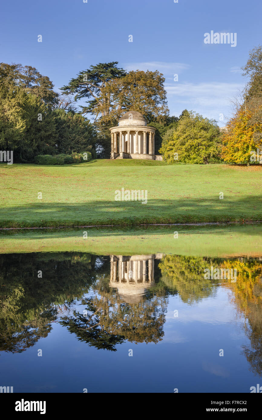 Le Temple de l'Antique vertu à l'Elysian Fields à Stowe, Buckinghamshire. Stowe est un jardin paysager du 18ème siècle, et comprend plus de 40 temples et monuments historiques. Banque D'Images