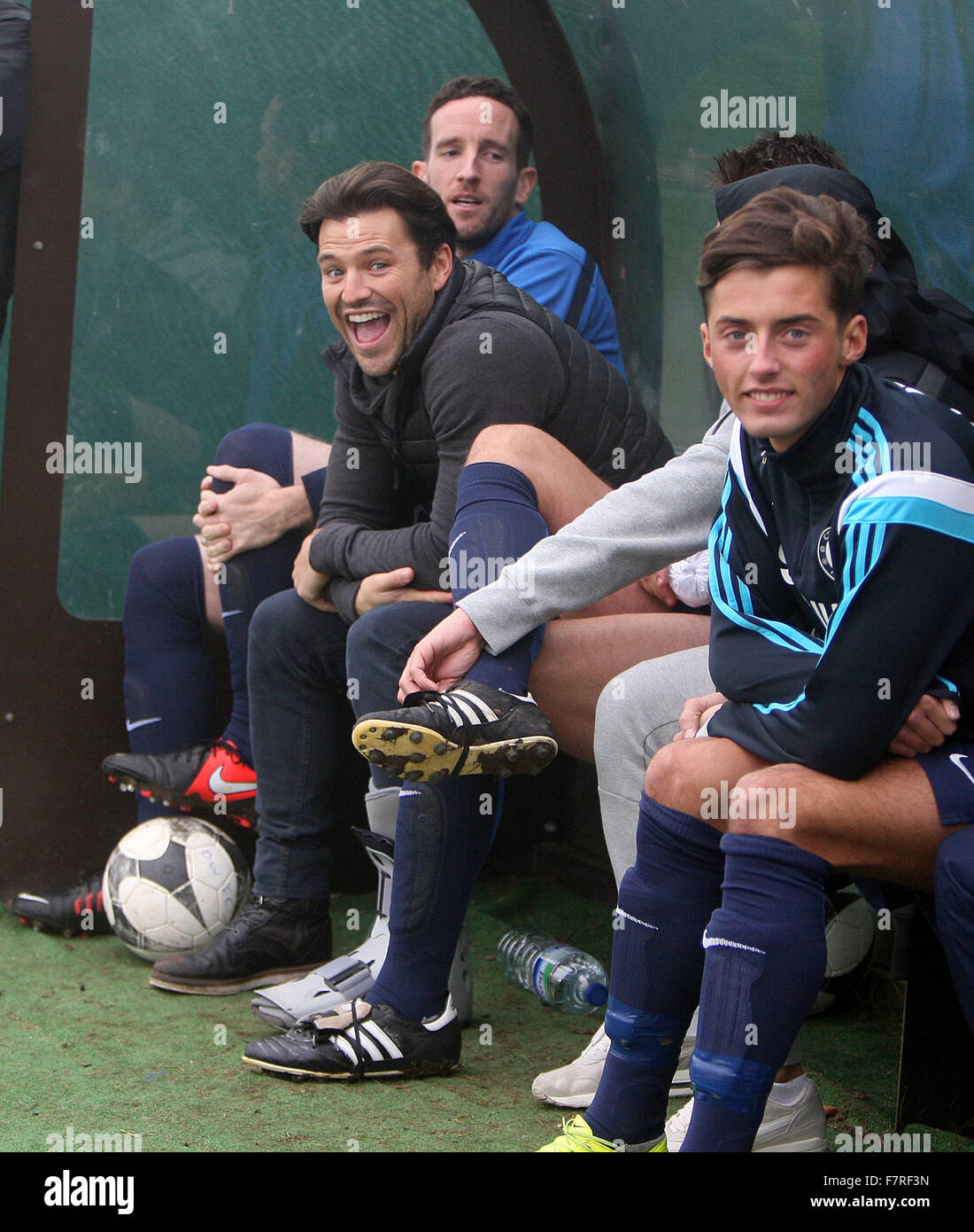 TV/Radio Star et EX TOWIE's Mark Wright gère son équipe à un FC Essex 6-3 victoire sur Dorking Surrey Wanderers aujourd'hui (01Nov15) avec : Mark Wright Où : Dorking, Royaume-Uni Quand : 01 Nov 2015 Banque D'Images