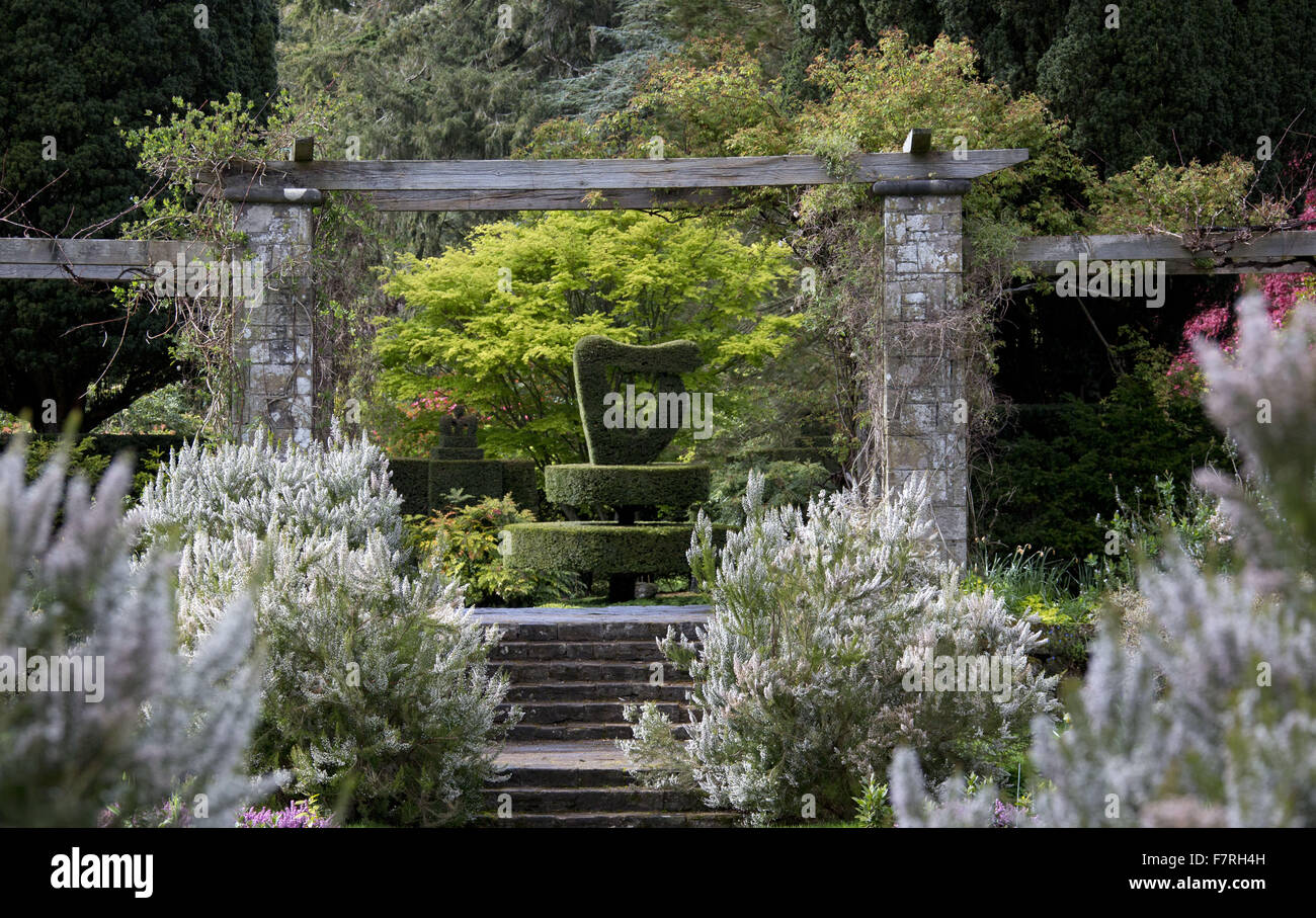 Mount Stewart, County Down. Mount Stewart a été voté l'un des dix premiers jardins, et reflète la structure et l'art de son créateur, Edith, Lady Londonderry. Banque D'Images