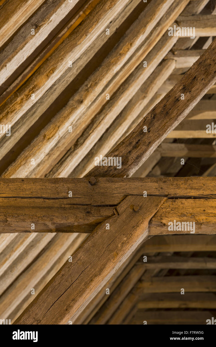 L'intérieur Grange Grange, Essex. L'un des plus vieux bâtiments à pans de bois, Grange Barn est un rappel de la durable une fois puissant Coggeshall Abbey. Banque D'Images